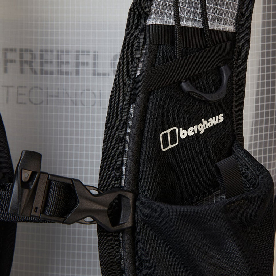 unisex freeflow 24l pack in grauschwarz berghaus