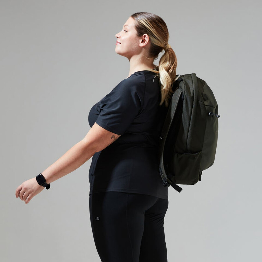 women s 247 tech tee super stretch-crew - black die berghaus